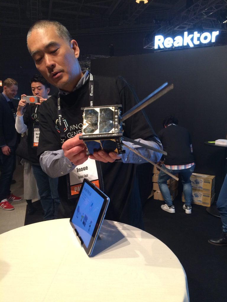 Les fameux micro-satellites à la SlushTokyo